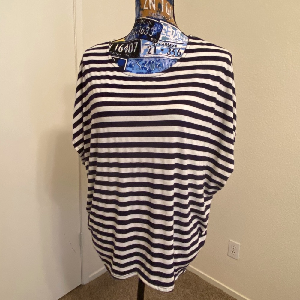 Freeloader bat wing style stripped top